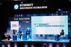 back escenario La Nación summit recursos humanos escenografia 30 diseño estrategico