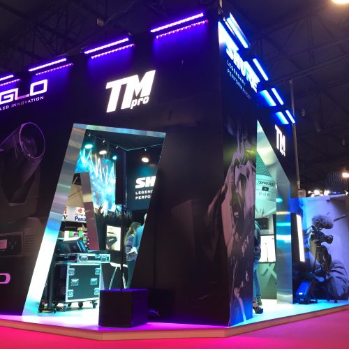 Stand para todo musica hecho por 30 diseño estratégico