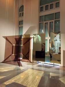 Estructuras colgantes fiesta Gabrielle Chanel en Faena Art Center.